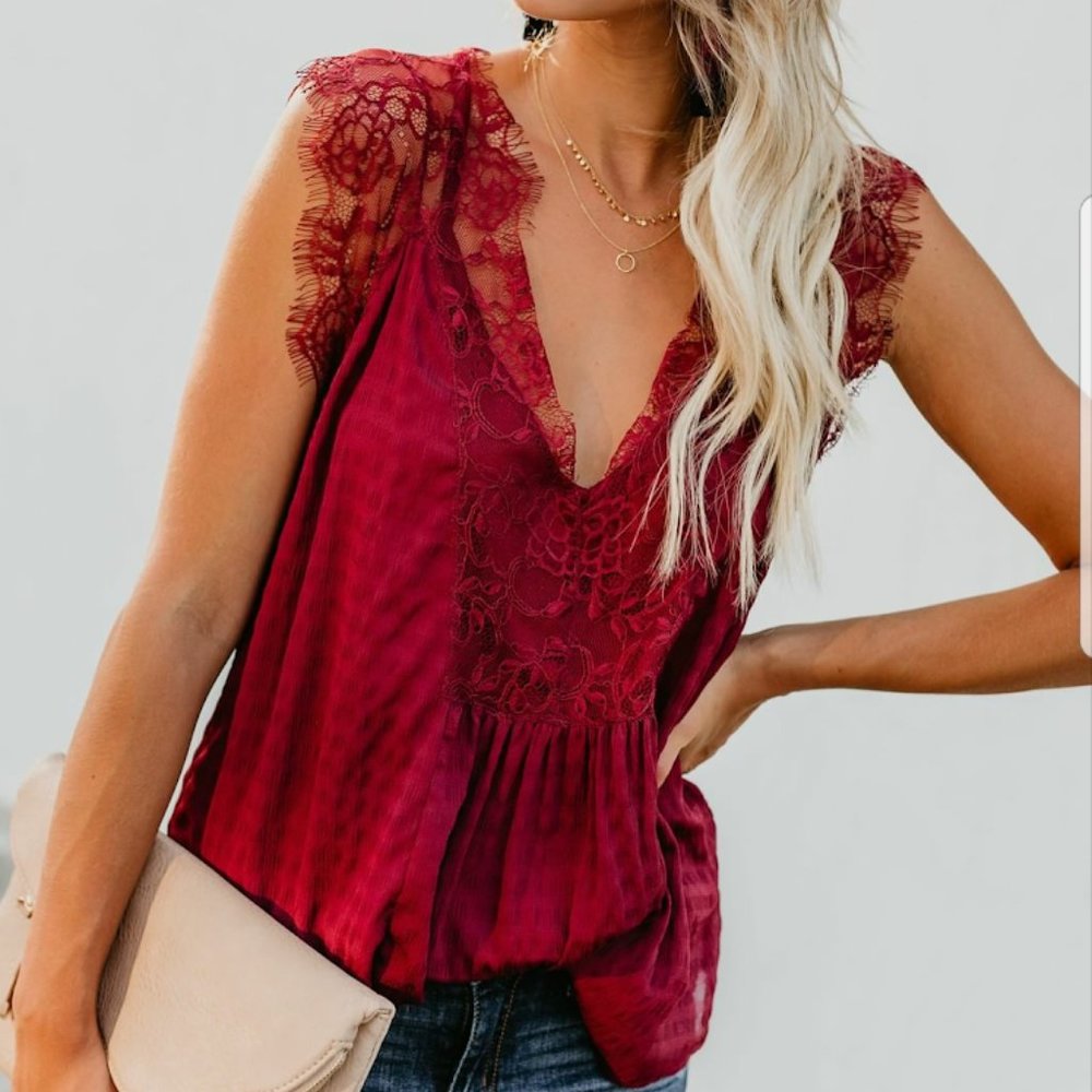 VICI LOVESTITCH Dream Lace Camisole